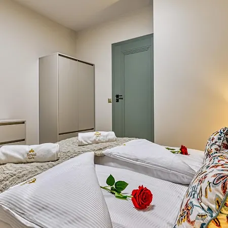 & Sky By Royal Aparts Apartamento *