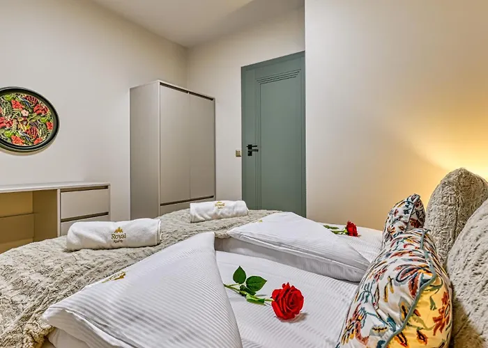 & Sky By Royal Aparts Apartment *